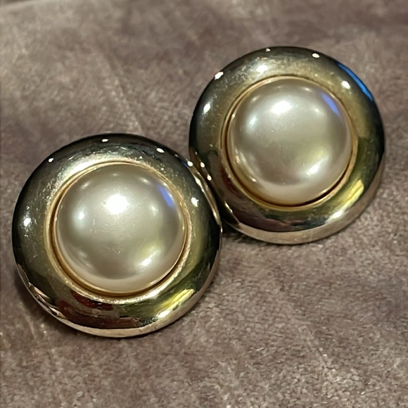 Vintage 80’s Sarah Coventry Pearl Clip On Signed Earrings Gold - Picture 2 of 5